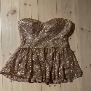 Party topp - Glittrig party top från Nelly storlek M.💕