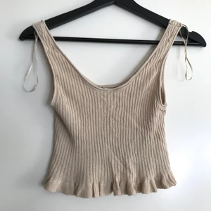 Zara - Ribbad topp från zara , storlek small .