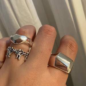 silverfärgade ringar (inte äkta silver) köp alla tre direkt för 120kr 💖