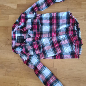 Skjorta  - Från river island i storlek S. Hel och ren. 