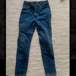 Jeans  - Snygga mörkblå jeans, helt oanvända - säljer för 90kr + frakt 