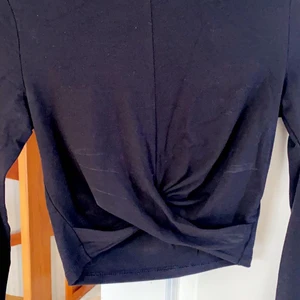 Svart tröja  - Väldigt bra skick och en fin design 