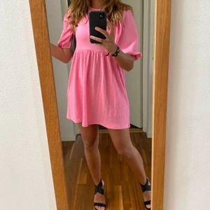 Superfin rosa klänning!  - Sååå fin rosa klänning! Strl S 🥰🥰