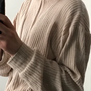 Hoodie från Gina  - Fin hoodie ifrån Gina som är använd få gånger.