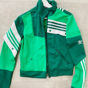 Adidasx danielle cathari - Slutsåld. Som ny. Använd om fotografering 