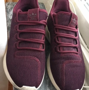 Adidas sneakers - Knappt använda