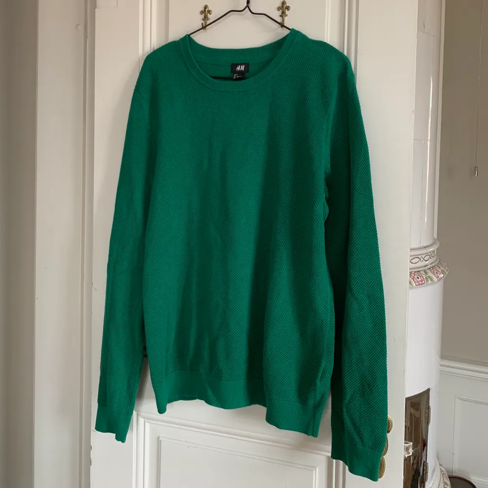 Klargrön tröja i size L. Jag är vanligtvis S i kläder. Bra skick, knappt använd . Tröjor & Koftor.