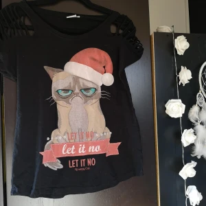 Grumpy cat - Köpt på EMP passar Stl S 