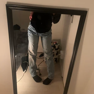 coola jens - säljer dessa blå fina jeans från zara tror att som är slut sålda vet inte jag har aldrig använt dom många gånger bara 2 gånger jag gillar inte riktigt hur jeansen ser ut på mig darför säljer jag dom !!💋💋 tar ej imot några returer tveka inte att kontakta om du är intresserad och kontakta inte mig om du frågar om storlek för de de står så kontakta bara om du är intresserad och vill ha mer bilder eller är intresserad<3