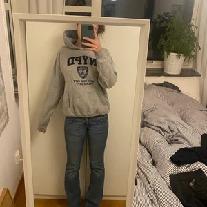 Vintage hoodie  - En jättecool vintage hoodie som sitter lite oversized på mig som vanligtvis har storlek S! 