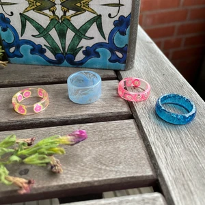 Ringar - Hej sötisar. Säljer dessa ringar för 5kr st. Väldigt fina ringar som tyvärr inte kommer till användning längre. Frakten står köparen för (20kr)💕💕 puss