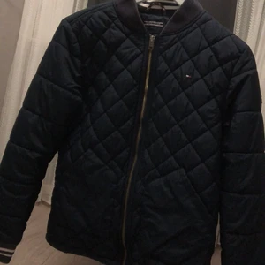 Jacka - Tommy Hilfiger höst/vår jacka i bra skick