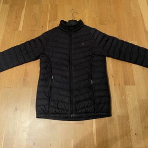 Ralp lauren Jacka - Ganska bra skick, väl använd, lite små hack under jackan men inget som syns, inga hål eller andra defekter