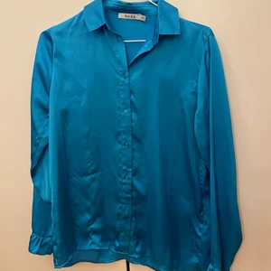 Blå skjorta från Nakd - Superfin och cool skjorta från Nakd. Storlek XXS