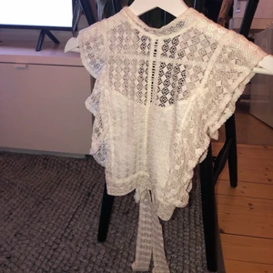 Topp - Supersöt topp med öppen rygg, inköpt i Indien och tyvärr aldrig använd. 