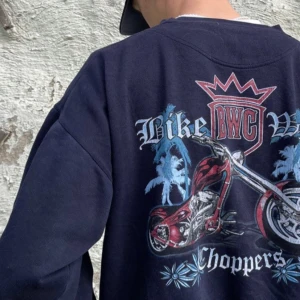 M-L - Skön oversized tröja från usa 🇺🇸 köpt för typ 15 år sen. Bra kvalle!