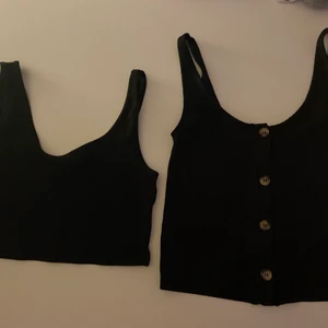 Linnen  - Säljer dessa två linnen, båda i storlek S🖤 Köper man bara en ligger priset på 50 kr, köper man båda blir det 80kr🖤 Köparen står för frakt 🚚