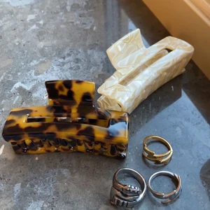 Smycken och Accessoarer⚡️🎸 - Ringar och hårklämmor från 89-99kr❤️ kontakta mig vid frågor eller liknande! Ringarna är i rostfritt stål⚡️⚡️köpare står för frakt 