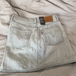 Levis kjol - aldrig använd, Pris kan diskuteras