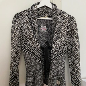 Kofta från Odd Molly XS - Söt kofta från Odd Molly i storlek XS, knappt använd och ser ny ut!