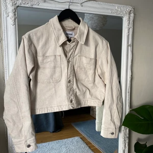 Jacka weekday - Använd men i mycket bra skick! Mer eller mindre nyskick. Beige jeansjacka från weekday 