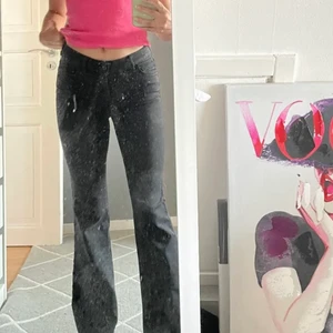 Bootcut jeans, lågmidjat - (Lånad bild) jätte fina men lite korta för mig som är 168❤️