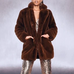 Chocolate coat  - Säljer min premium faux coat för 500kr med ordinarie på pris 1360kr  