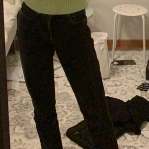 Vero Moda jeans - Svarta vero Moda jeans som inte längre passar. Stl 25/32.💜