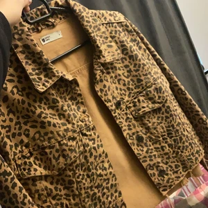 Ginatrico jacka - Använd ett par gånger, i perfekt skick. Storlek M