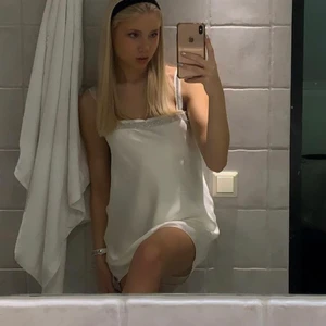 Zara klänning - Super söt klänning ifrån zara använd en gång! Köparen står för frakt 