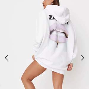 Säljer Playboy hoodie! Använd fåtal gånger. Den e oversized men väldigt nice! ❤️‍🔥