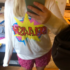 From future Kashmir tröja med tryck - En vit Kashmir tröja med ett tryck från from future i storlek L, den passar M och S också. Nypris: 1600kr