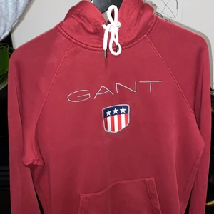 Gant hoddie gamla designen - Bra skick gant hoddie säljer den då den är förliten 
