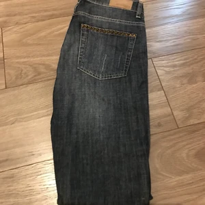 Jeans  - Jeans från Gina Tricot i strl 29. Använda några få gånger. Köparen står för eventuell frakt. 