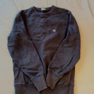 Championtröja - Använd men bra skick! Skriv om fler bilder önskas Storlek L men väldigt liten i storlek.