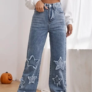 Jeans - Säljer dessa slutsålda jeans från Shein i storlek M. Säljer pga att jag köpte fel storlek😭. Normal i storleken. 200kr eller högsta bud.