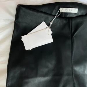 Läder byxor - Snygga läder byxor från Vila