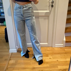 Jeans från shein  - Helt nya aldrig använda jeans från shein. Dom är lite för höga för min smak och för långa (jag är 168). Annars är dom väldigt fina. Köparen står för frakten💗
