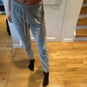 Mjukisbyxor  - Mjukisar från hm srl xs, använder inte längre. Köparen står för frakten 