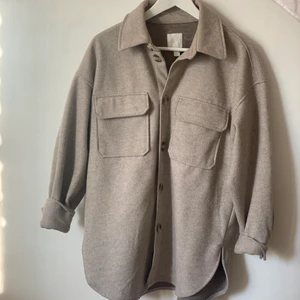 Oversized overshirt - Oversized overshirt, superfin på! Använd några gånger förra året men fortfarande i bra skick. 