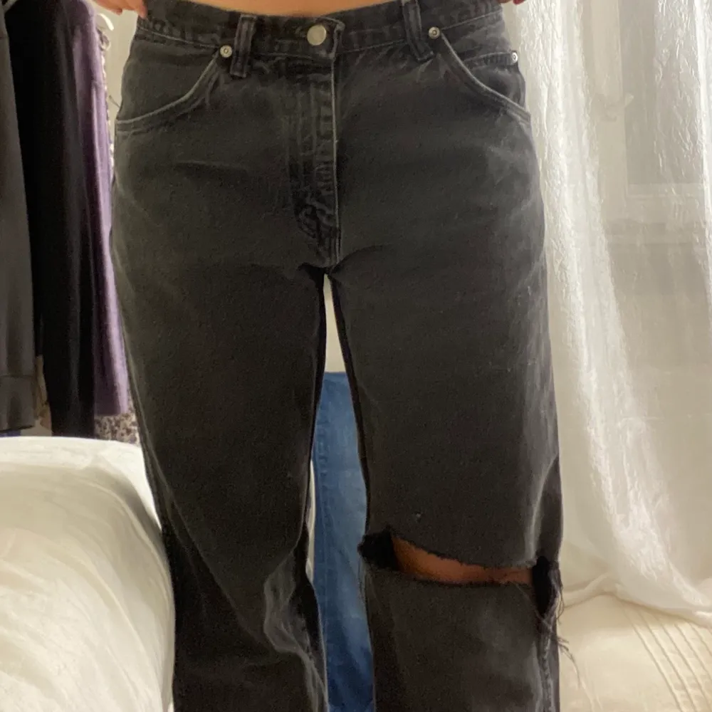 Lågmidjade jeans från wrangler, storlek 36,34. Långa på mig som är 165. 250 inkl frakt. Jeans & Byxor.