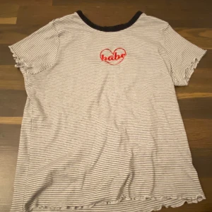 T-shirts - alla 3 för 100. 1 för 35kr.