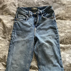 Gina Tricot jeans, strl 36 - Använda fåtal gånger, mycket gott skick, stretch kan ha försvinn lite efter tvätt