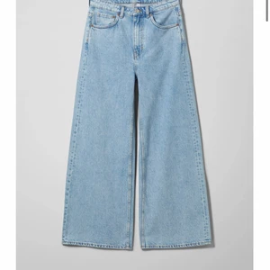 Weekday jeans  - Säljer då dem inte kommer till användning längre. Köp Direkt för 200kr. Storlek S/M. 