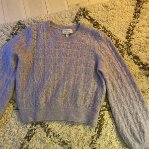 Stickad tröja & other stories strl xs - Stickad tröja från & Other Stories i strl XS men passar S!💕💕 Köpt för 690kr säljer för 300kr
