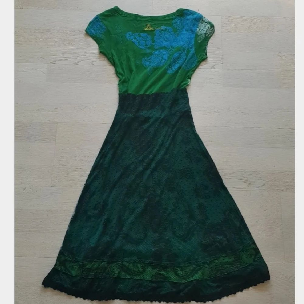 (Lånade bilder från förra säljaren) säljer denna klänningen jag köpte från plick (märke: desigual) men tyvärr kommer inte till användning. Storlek: xs/s. Klänningar.