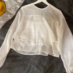 Vit blus - Vit blus storlek 38, 50kr + frakt