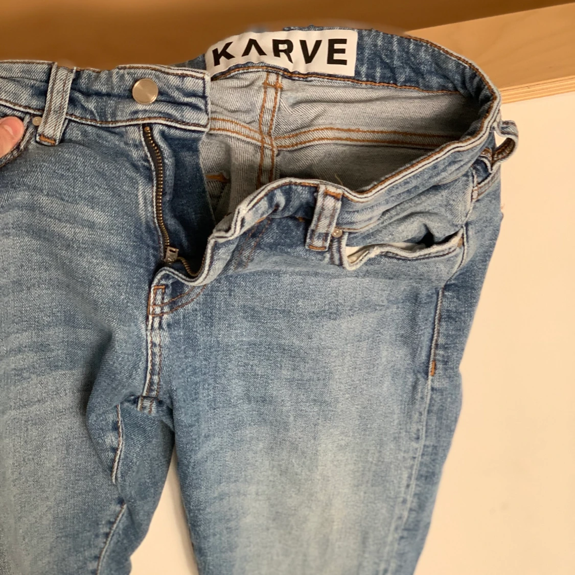 Low wasted Jeans med hål