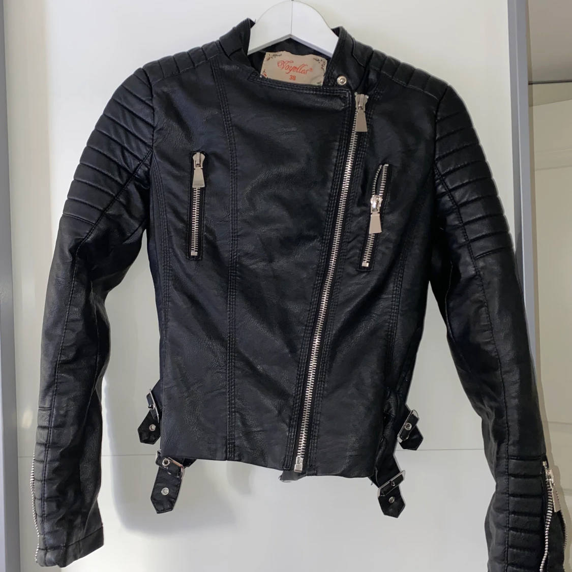 Skinnjacka från Chiquelle 