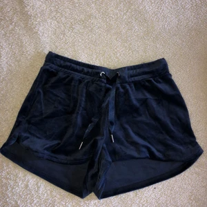 Mjukis shorts stolek xs - Mjukis shorts ifrån Gina tricot i bra skick